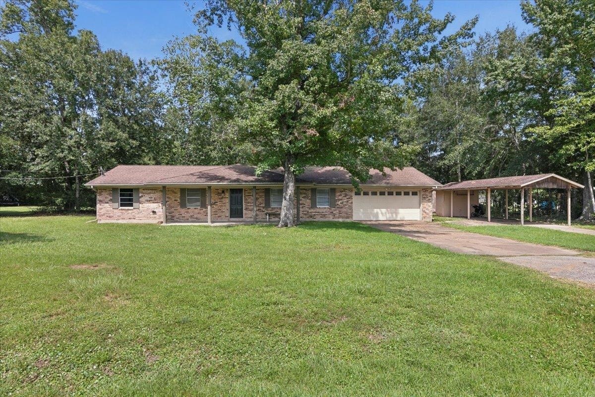 Property Photo:  100 Cypress Bend  TX 77663 