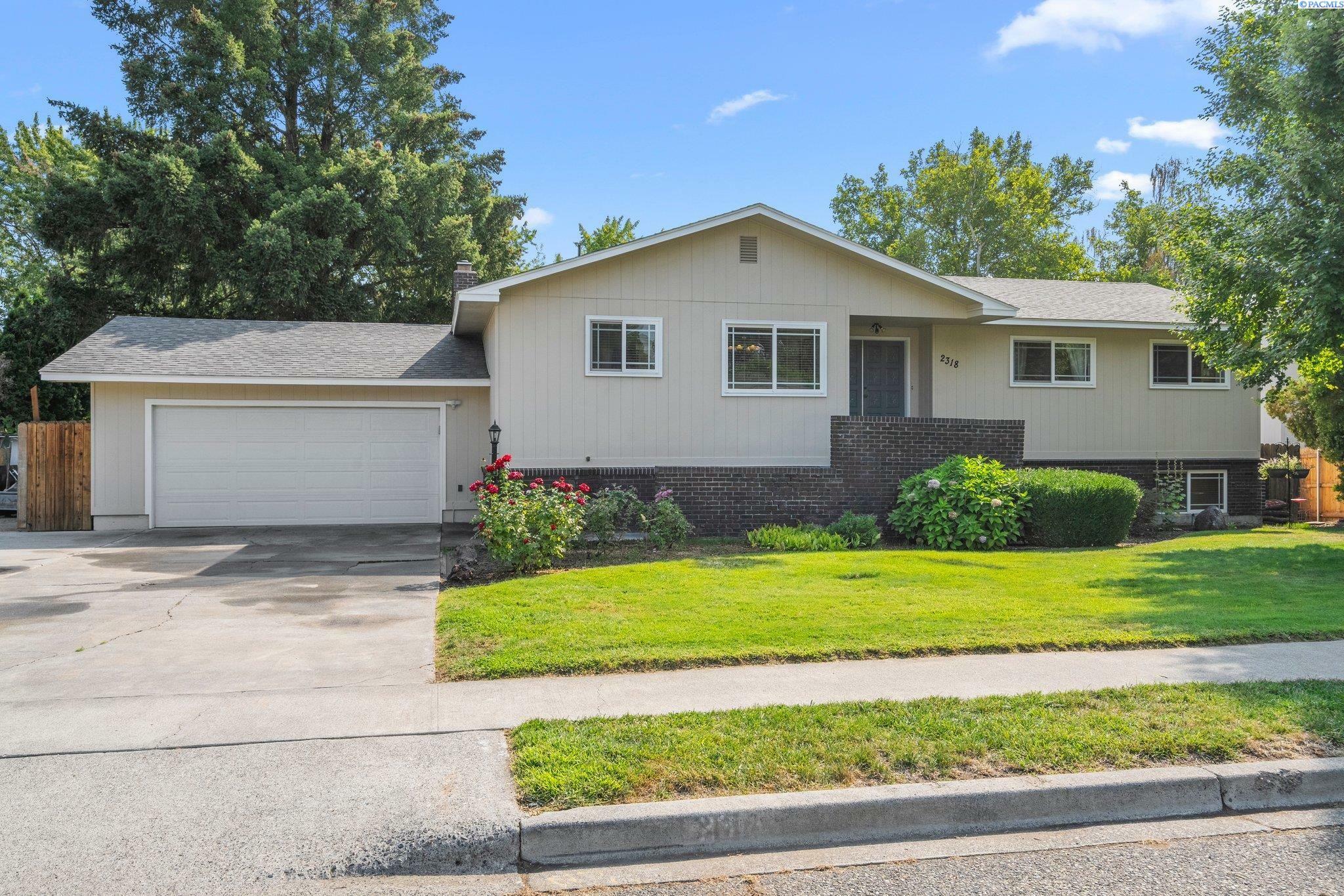 Property Photo:  2318 Davison Ave  WA 99354 