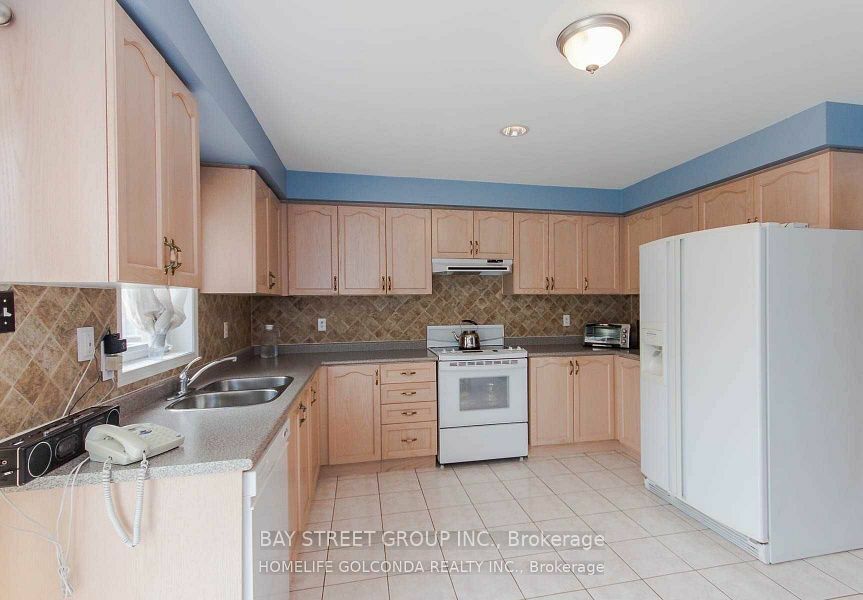 Property Photo:  81 Maple Sugar Lane  ON L4J 8M8 