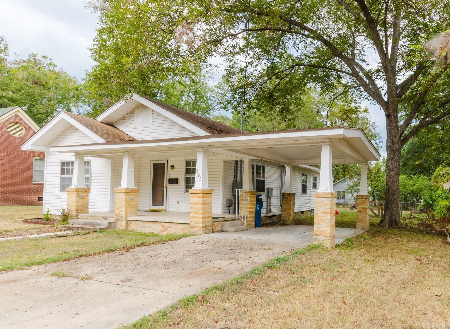 Property Photo:  822 Pine Bluff Street  AR 72104 