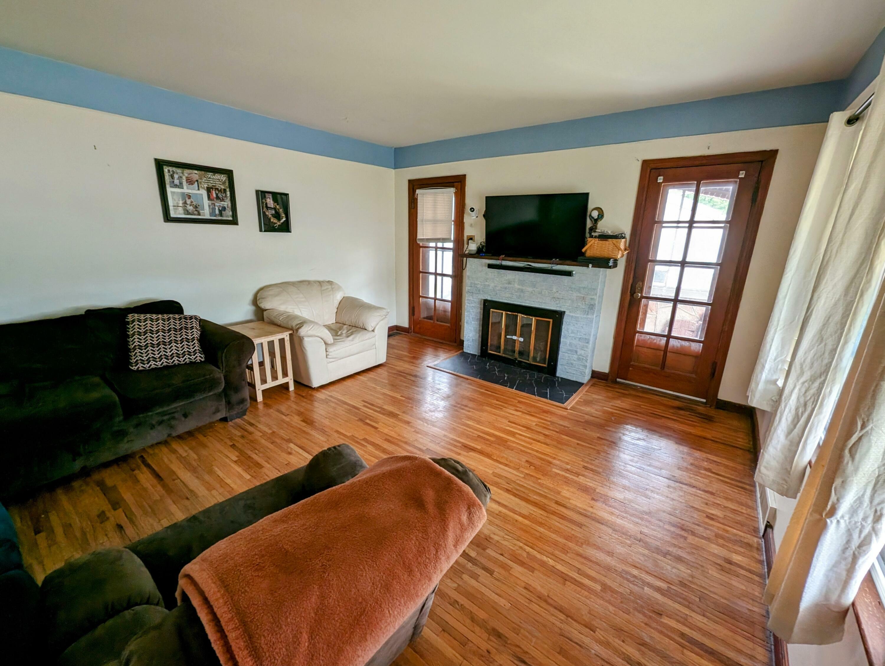 Property Photo:  910 Kemper Dr  MO 65233 