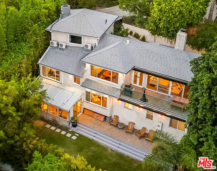 Property Photo: 7905 Hillside Ave CA 90046