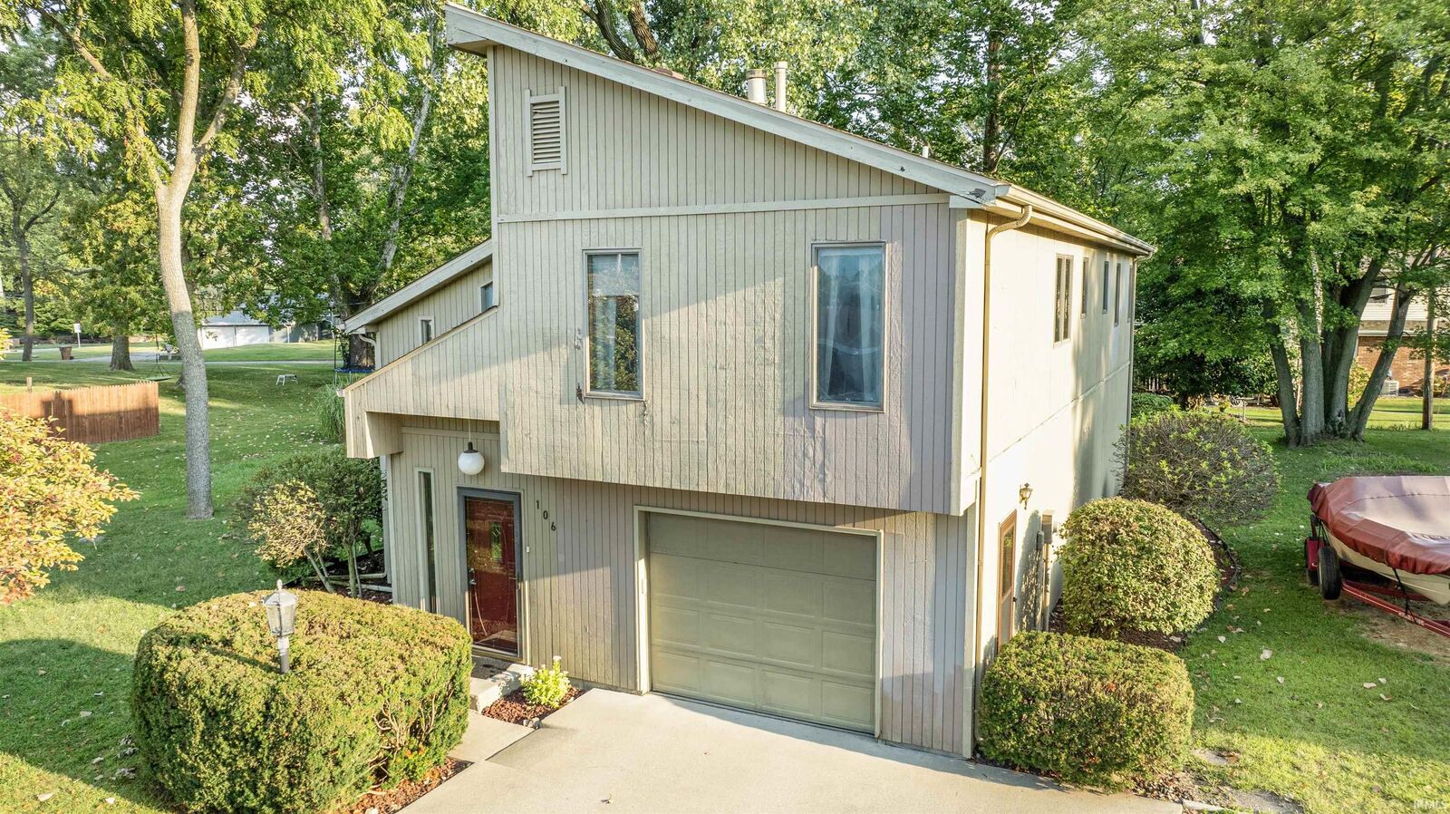 Property Photo:  106 N Beach Drive  IN 47960 