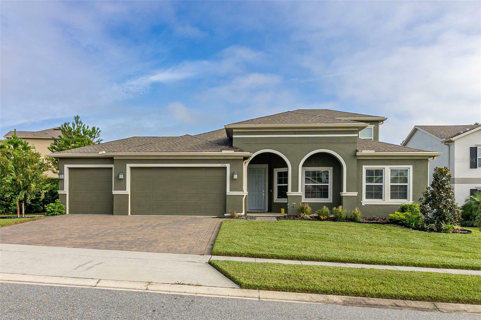 Property Photo:  1736 Southern Red Oak Court  FL 34761 