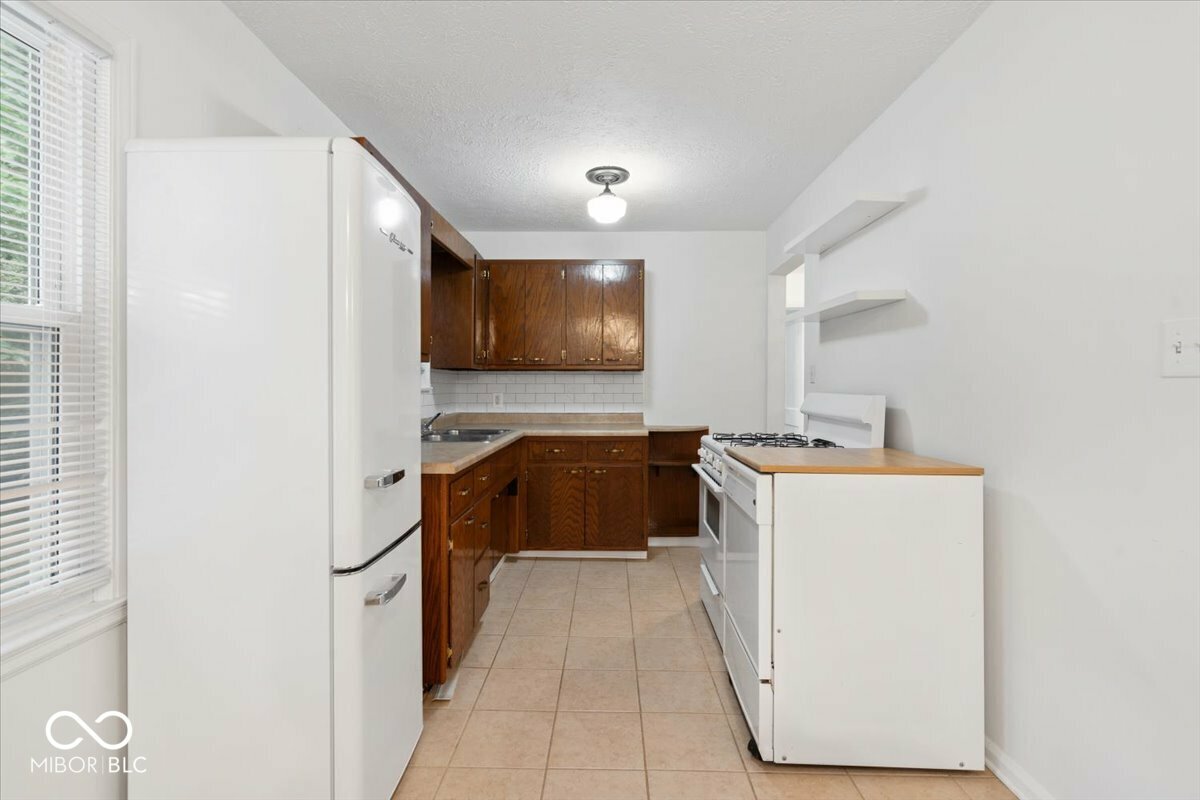 Property Photo:  2171 E 67th Street  IN 46220 