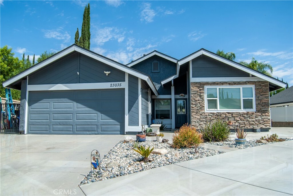 Property Photo:  23035 Willow View Circle  CA 91354 