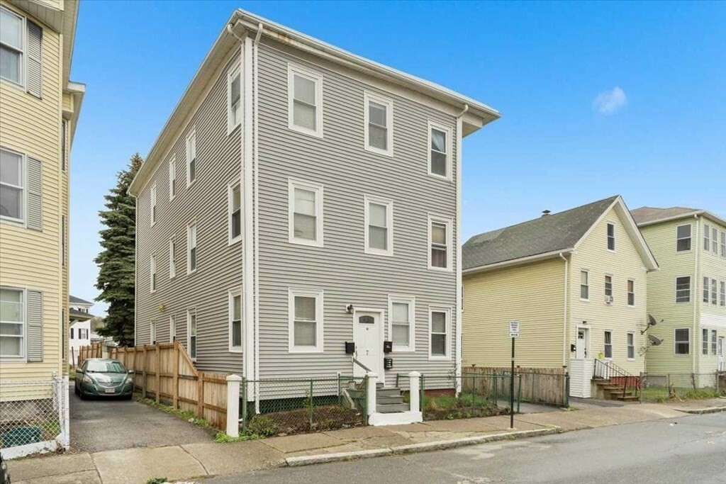 Property Photo:  7 Lyon Street  MA 01604 