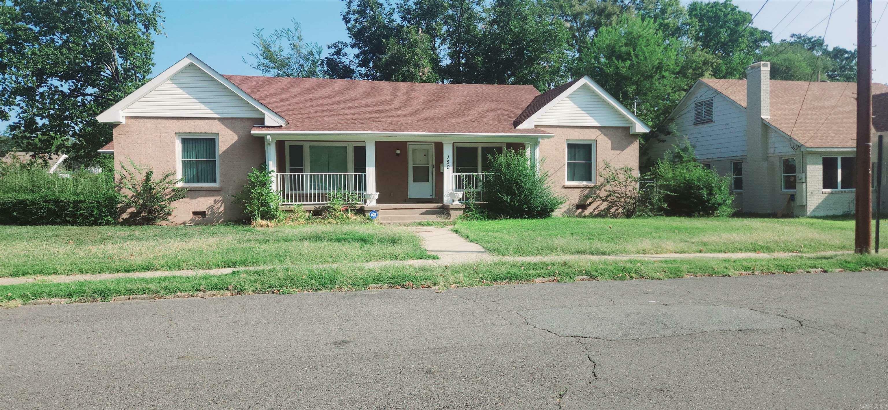 Property Photo:  150 Oakwood Avenue  AR 71913 