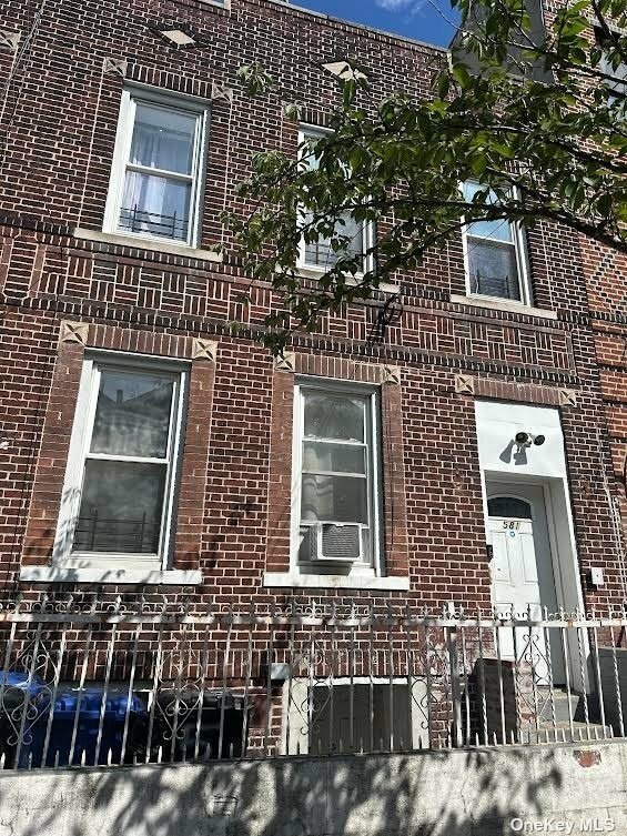 Property Photo:  581 Van Siclen Avenue 2nd Fl  NY 11207 