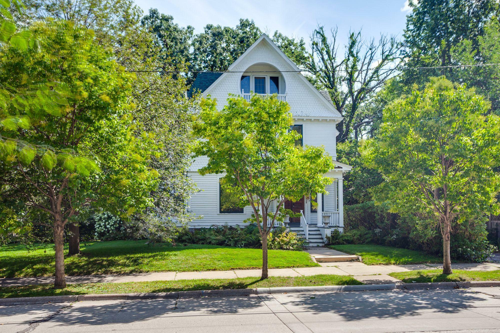 Property Photo:  2305 W 21st Street  MN 55405 