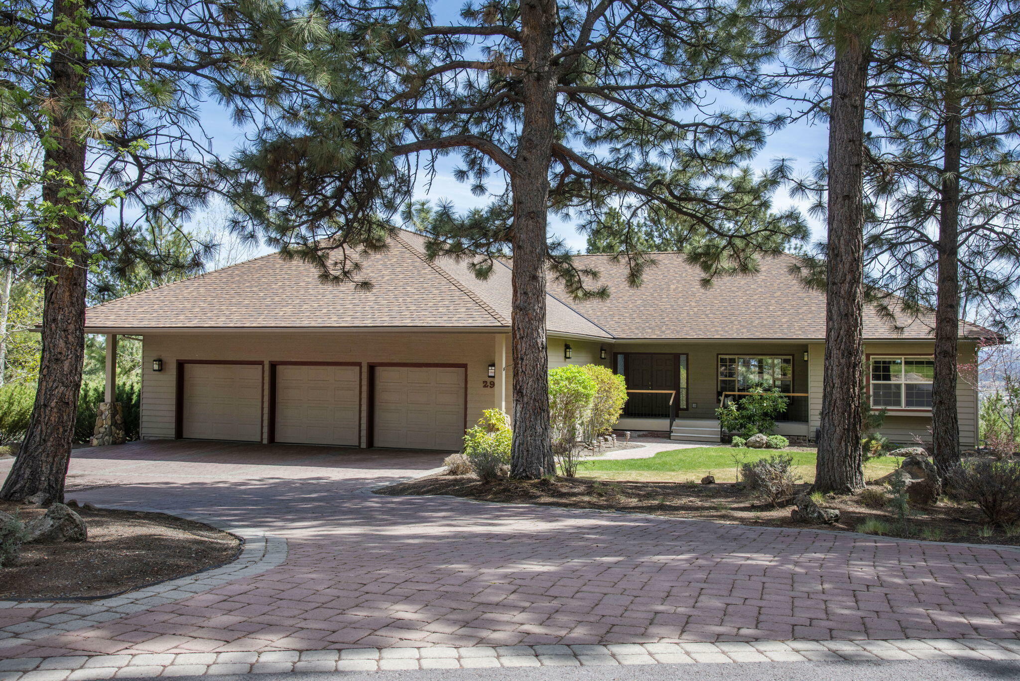 Property Photo: 2916 NW Fairway Heights Drive OR 97703