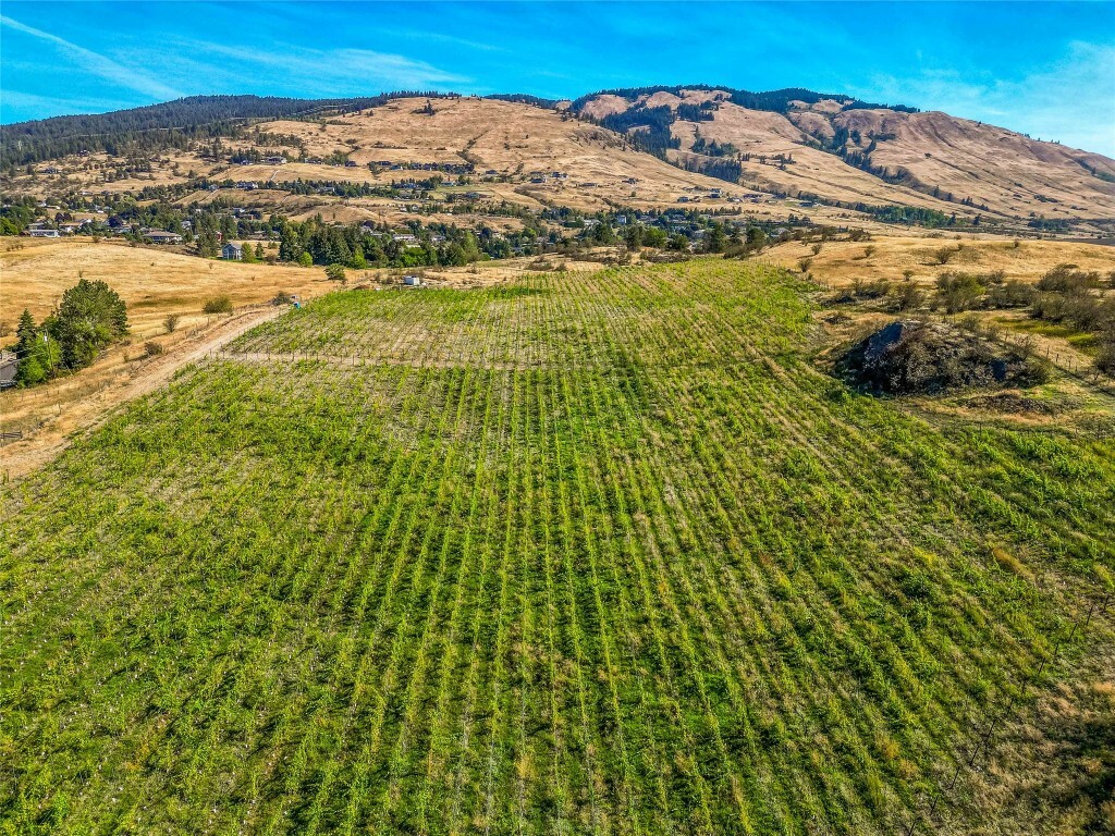 Photo de la propriété:  9269 Highway 6  BC V1B 3B5 