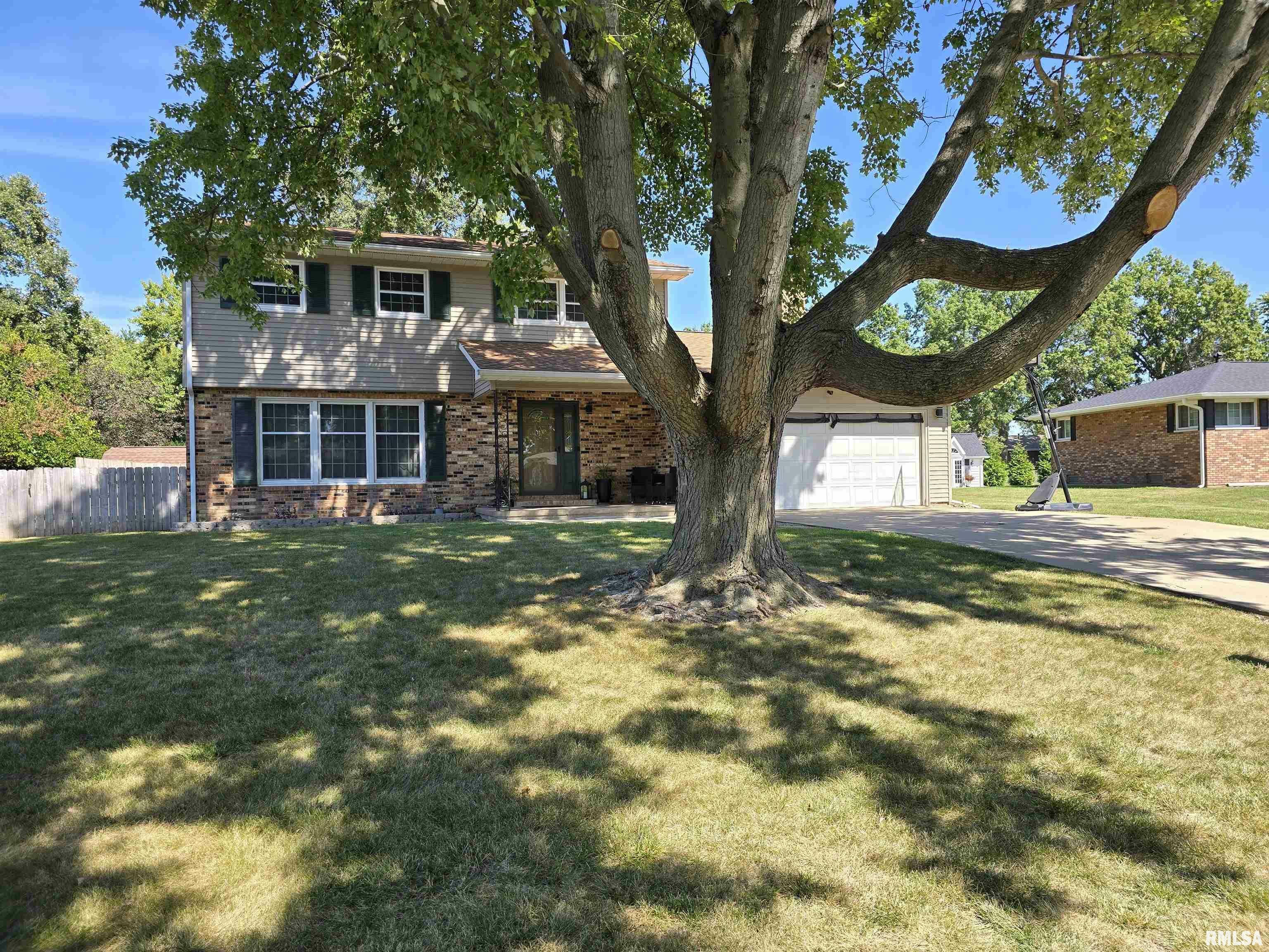 Property Photo:  117 Harvester Road  IL 61520 