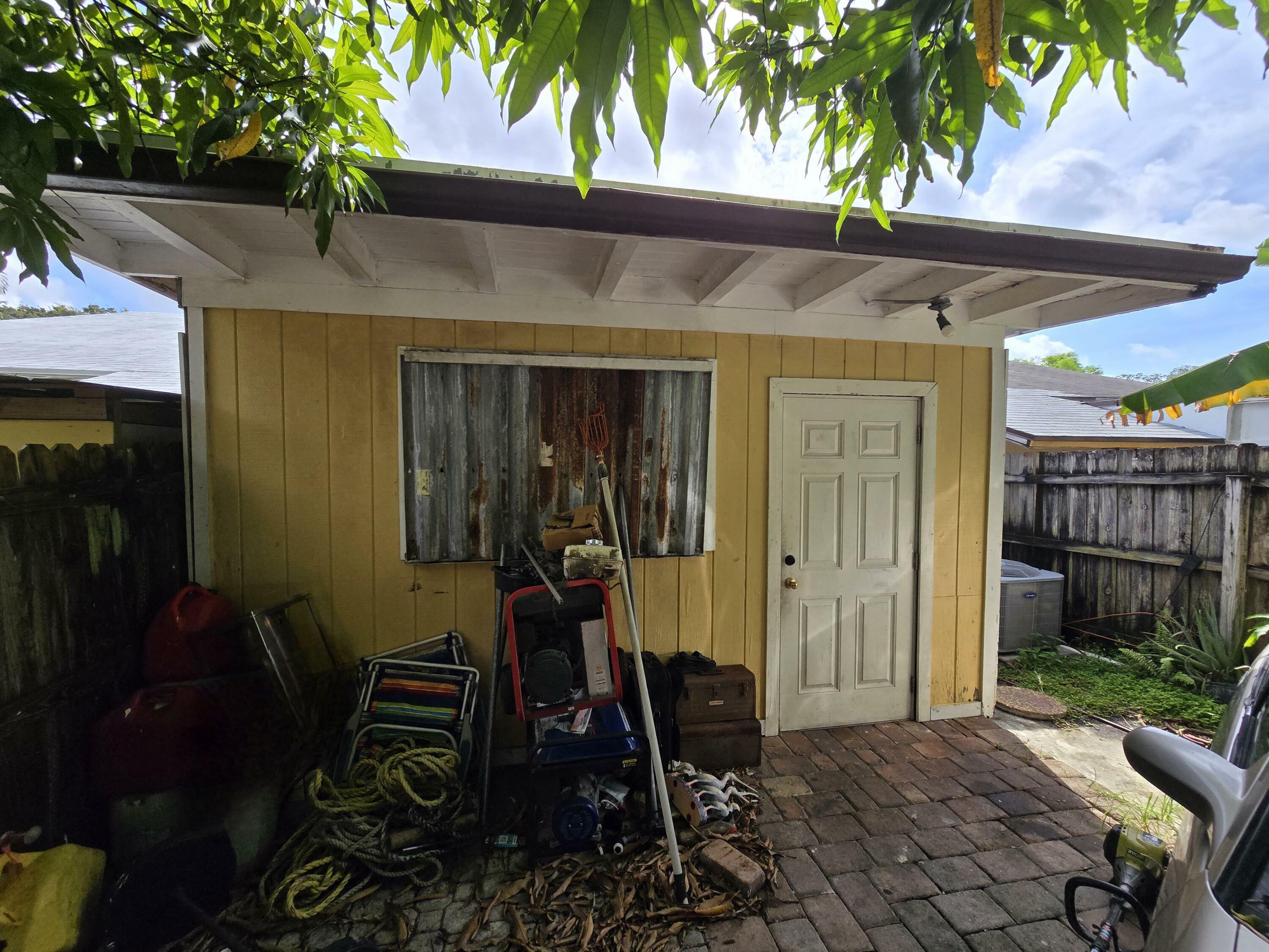 Property Photo:  5902 S 38th Street  FL 33463 