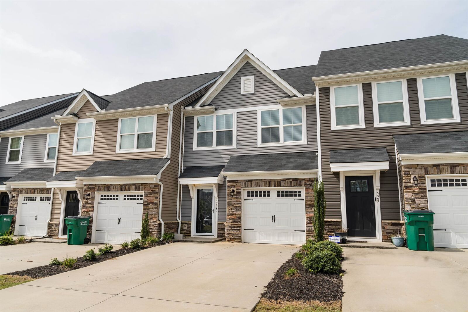 Property Photo: 421 Triple Crown Way SC 29301