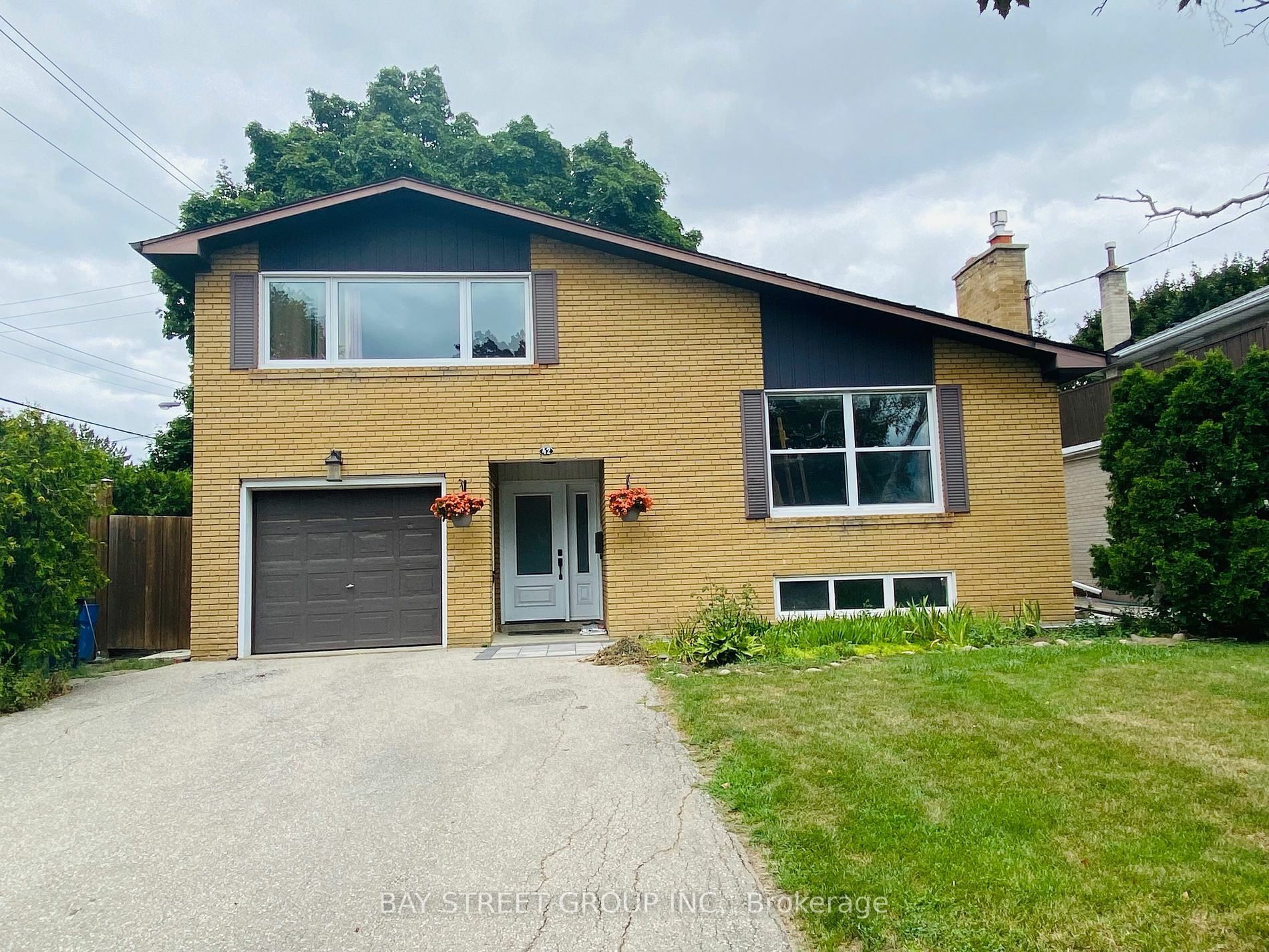 Property Photo:  42 Monarchwood Cres  ON M3A 1H4 