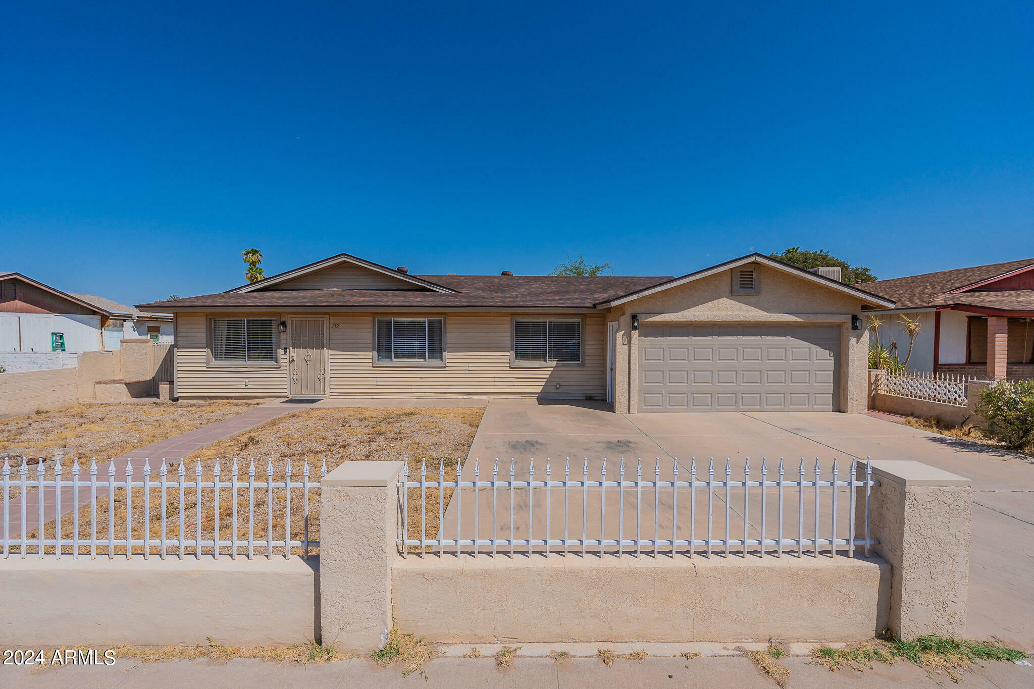 Property Photo:  212 W Barrus Place  AZ 85122 