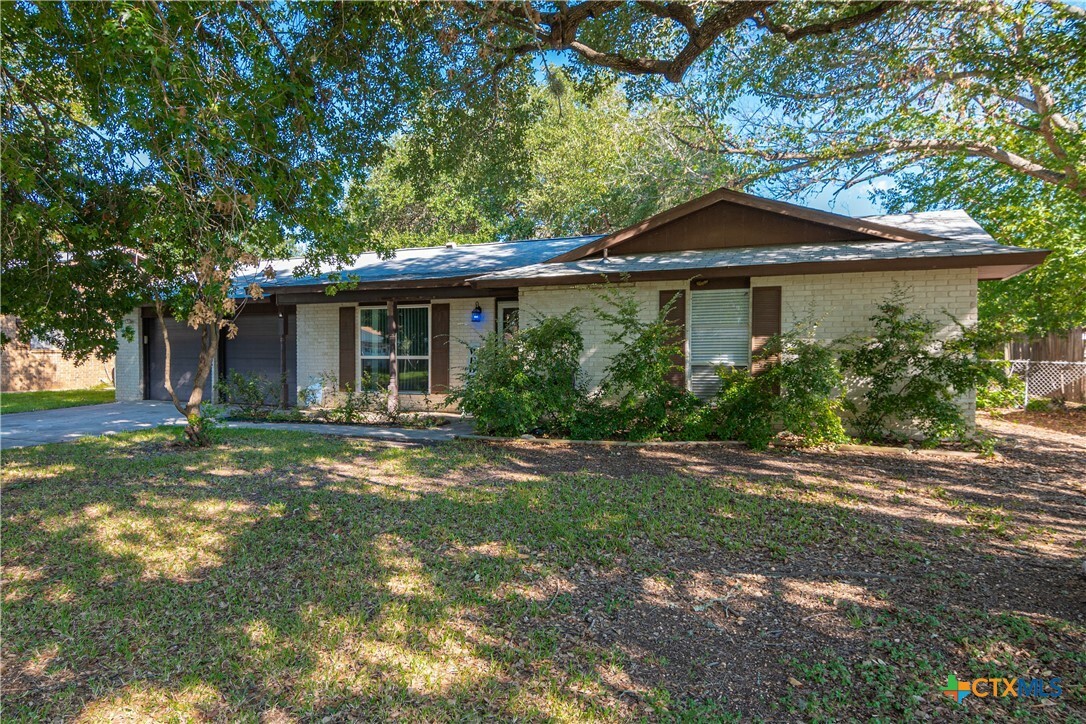 Property Photo:  1716 Redwood Street  TX 78155 