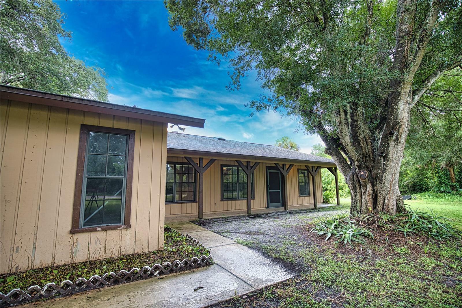 Property Photo:  2314 Kennedy Drive  FL 34292 