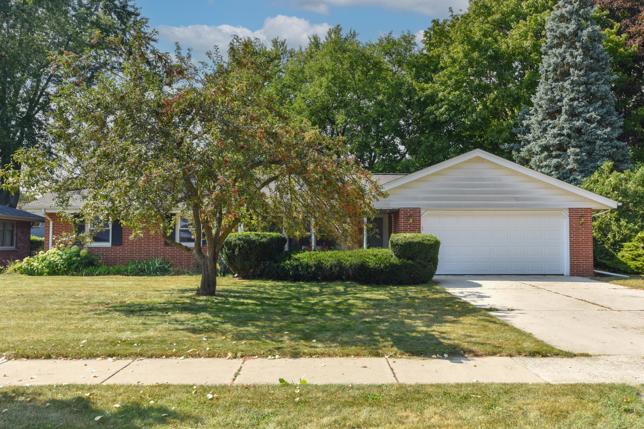 Property Photo: 833 6th Ave WI 53024