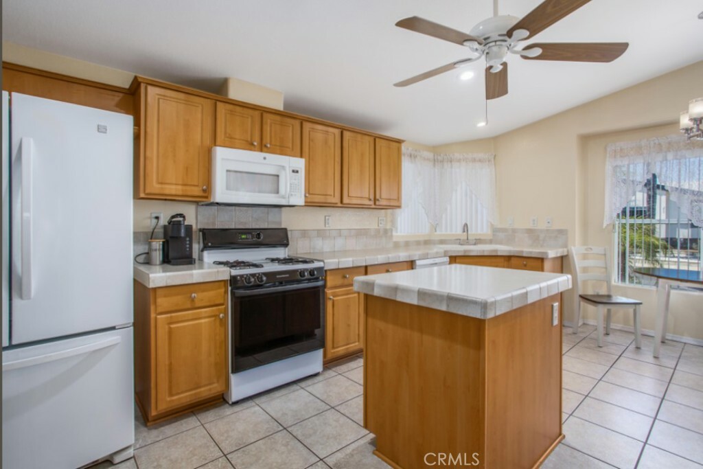 Property Photo:  1250 N Kirby Street 205  CA 92545 