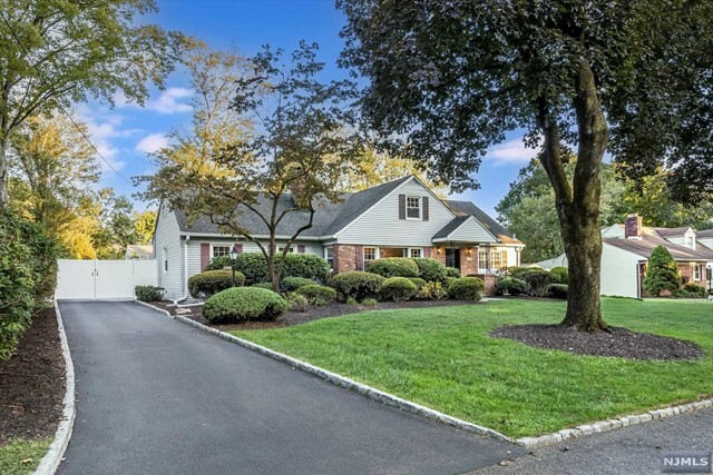 Property Photo:  2156 Buttonwood Lane  NJ 07076 