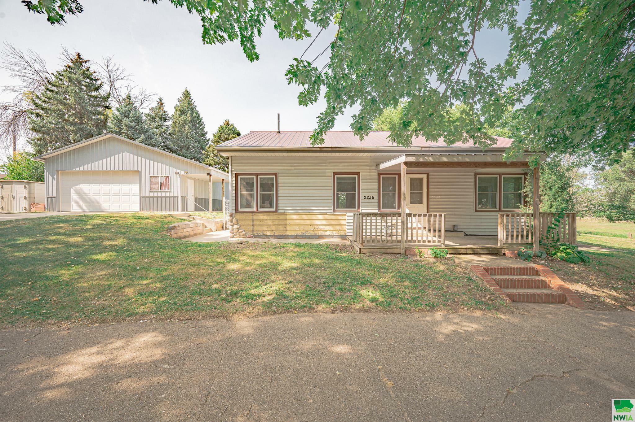 Property Photo:  2239 Williams Ave.  IA 51106 