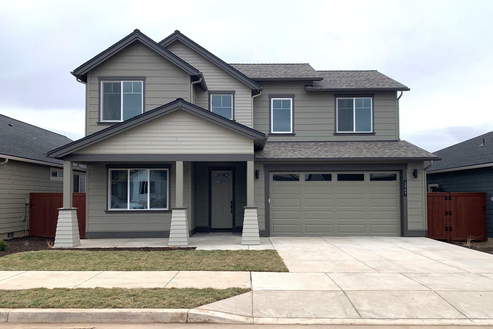 Property Photo: 1347 NE Whistle Way OR 97754