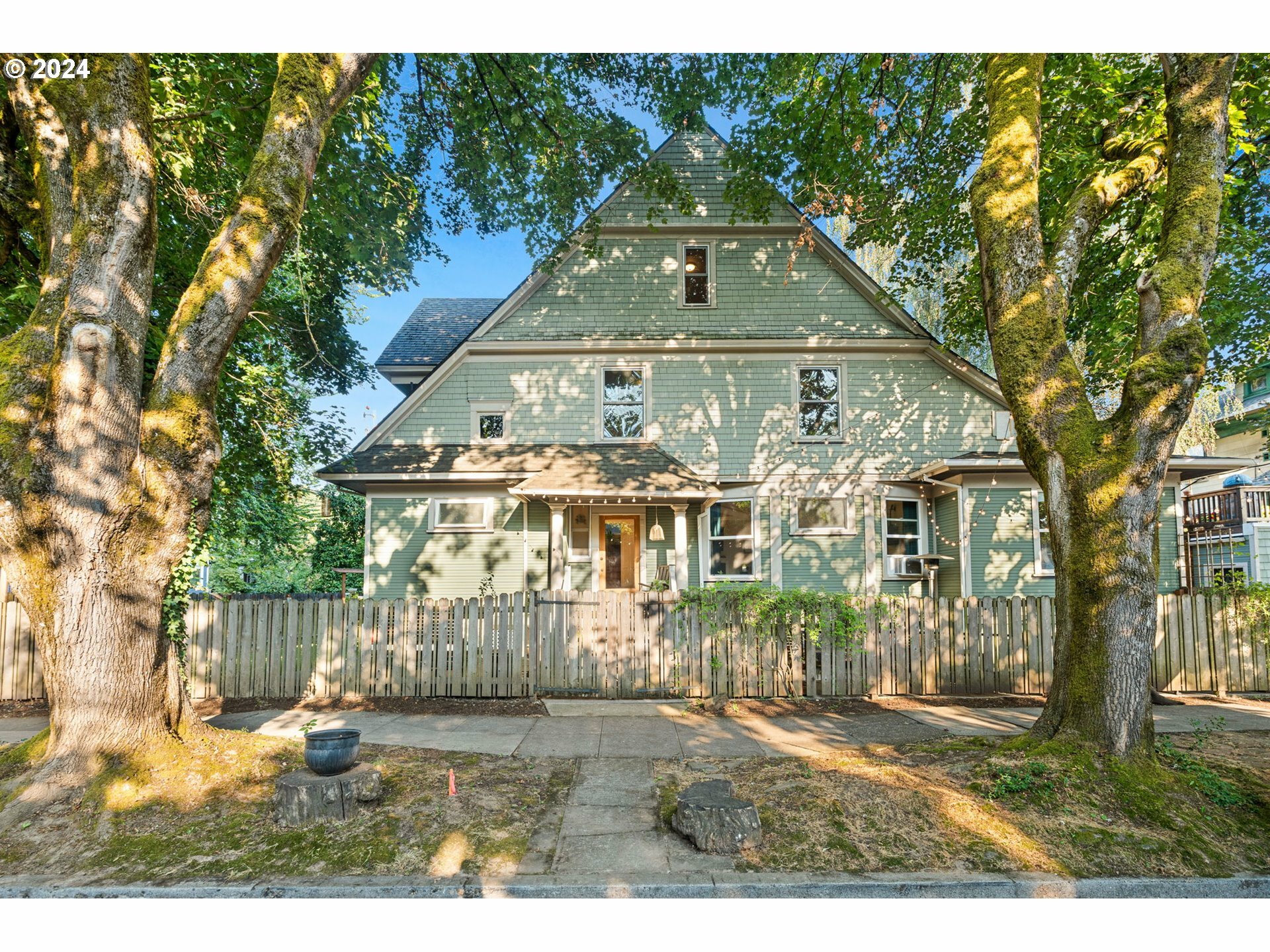 Property Photo:  1306 SE 28th Ave  OR 97214 