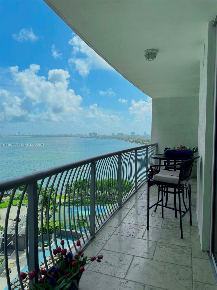 Property Photo:  1750 N Bayshore Dr 1703  FL 33132 