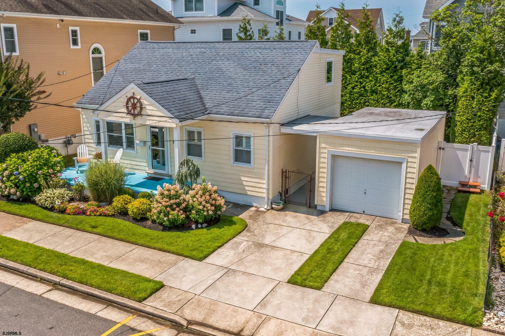 Property Photo: 8 N 33rd Ave Beach Cottage NJ 08403-1512