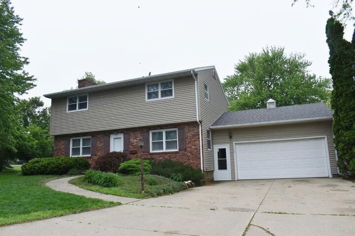 1115 2nd St SE  Oelwein IA 50662 photo