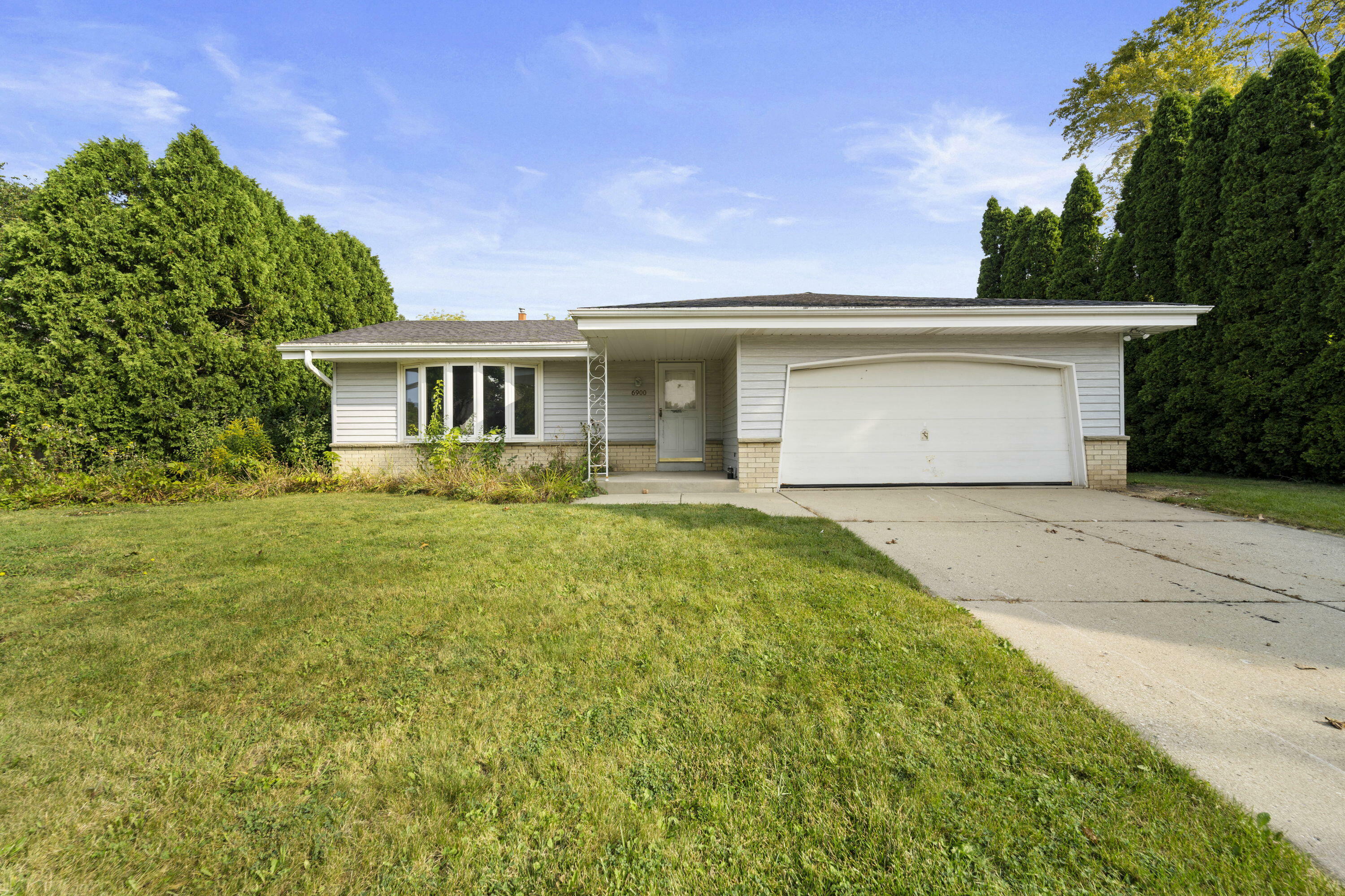 Property Photo:  6900 W Lindner Dr  WI 53132 