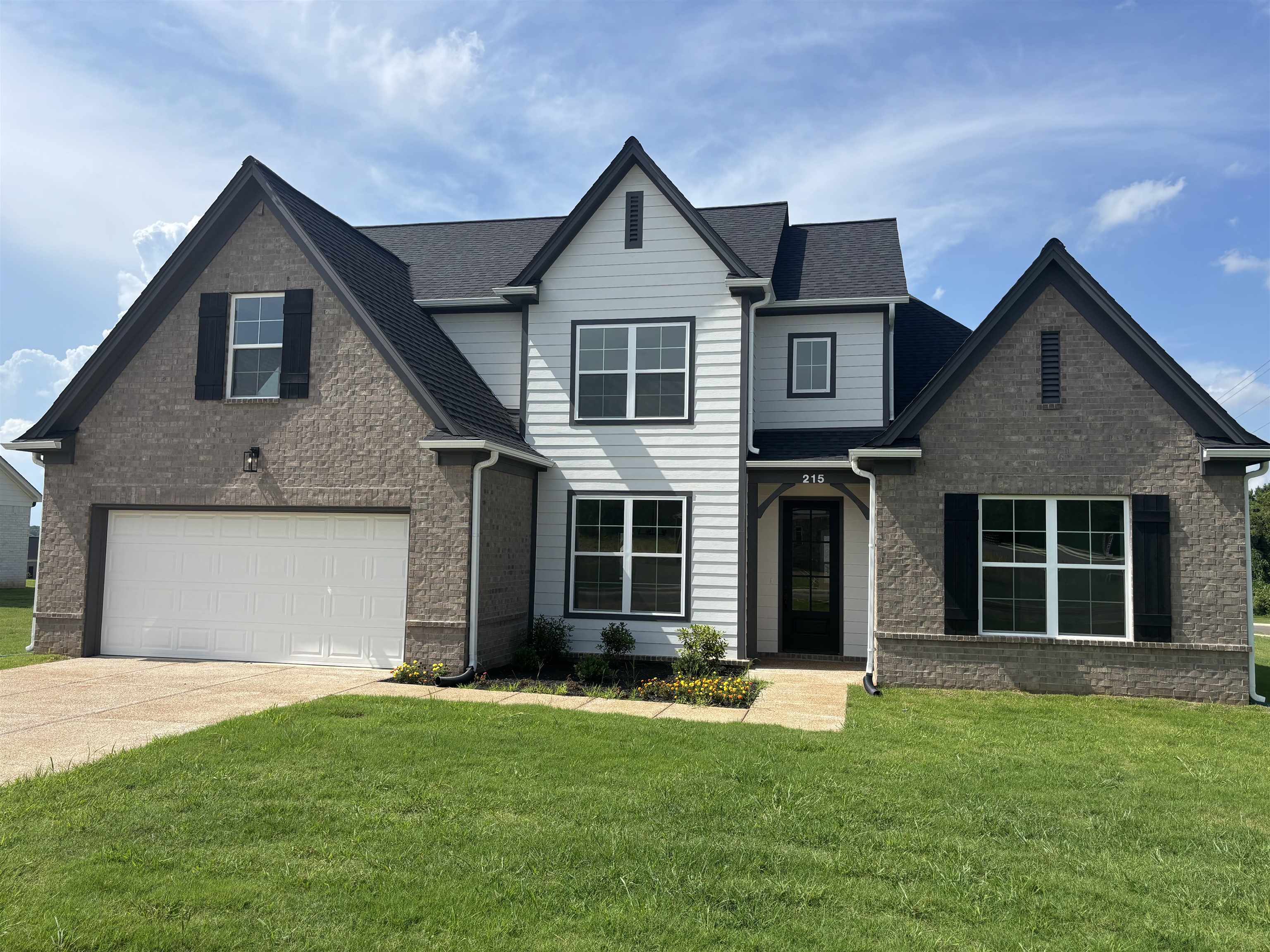 Property Photo: 215 Hughetta St S TN 38060