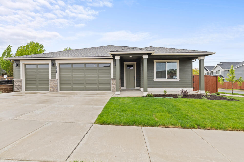 Property Photo: 1293 NE Whistle Way OR 97754