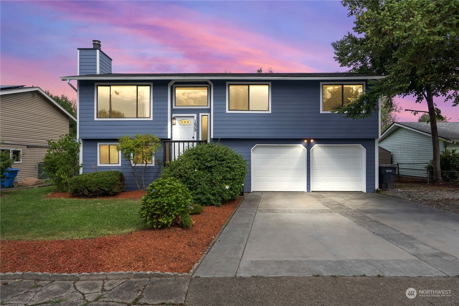 Property Photo:  1609  11th Avenue SW  WA 98371 