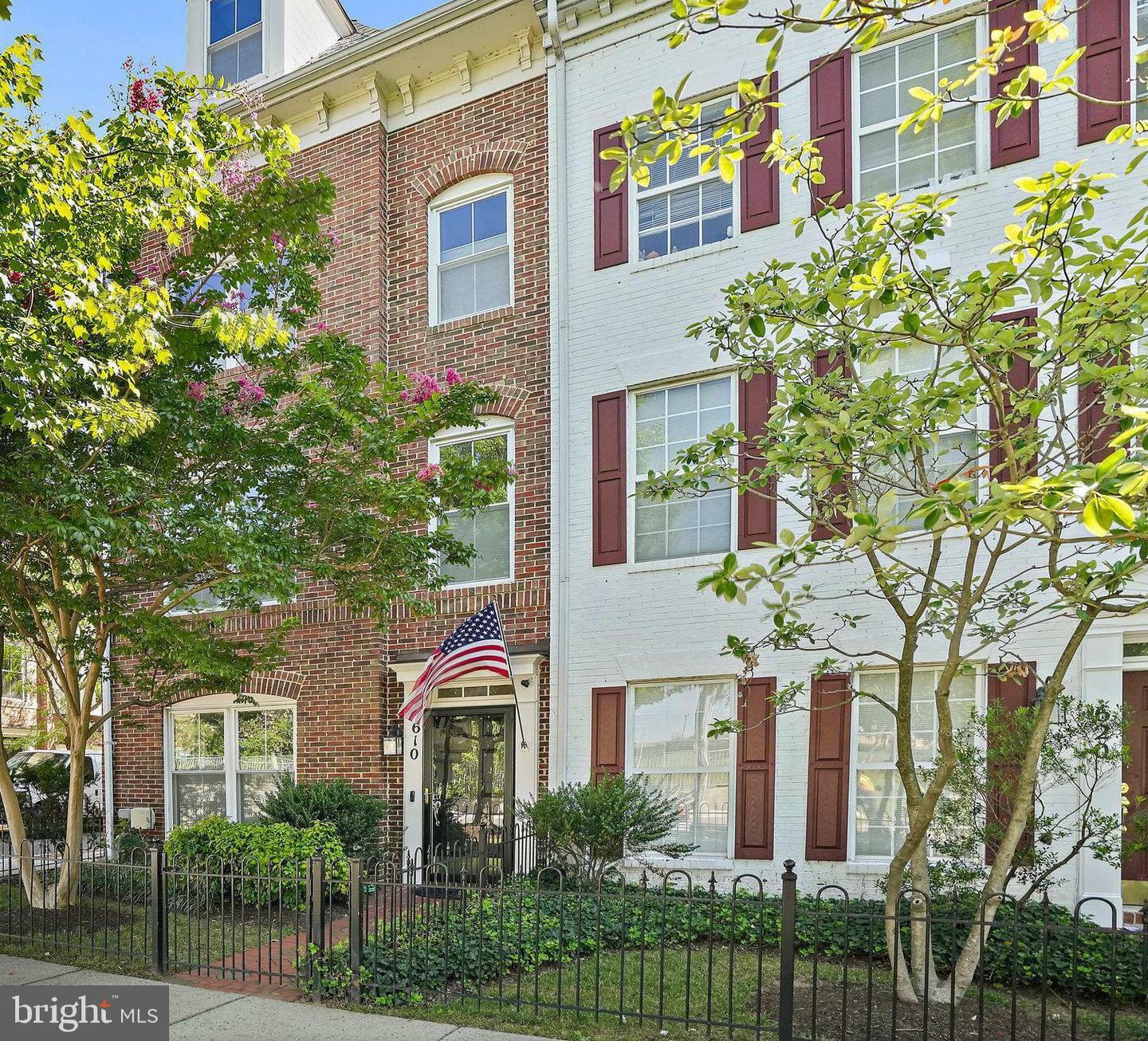 Property Photo:  610 9th Street SW  DC 20024 