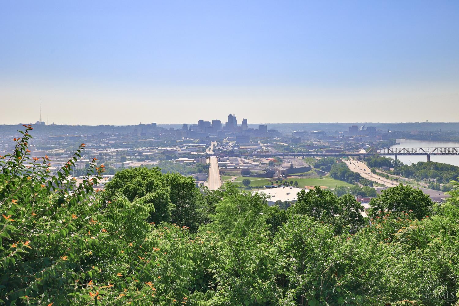 Property Photo: 824 Matson Place OH 45204