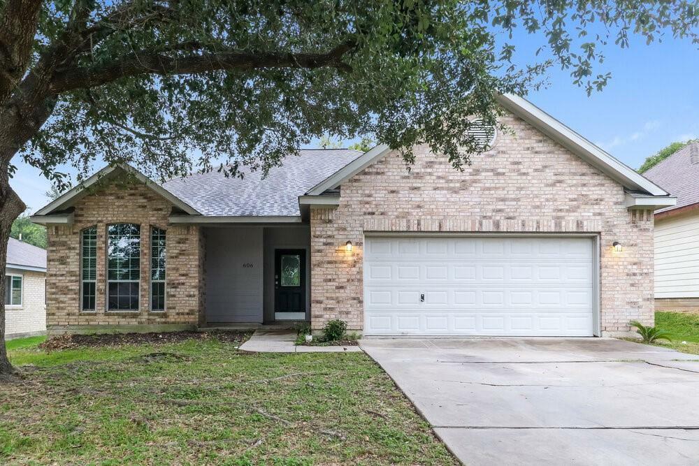 Property Photo: 606 Paradise Lane TX 77356