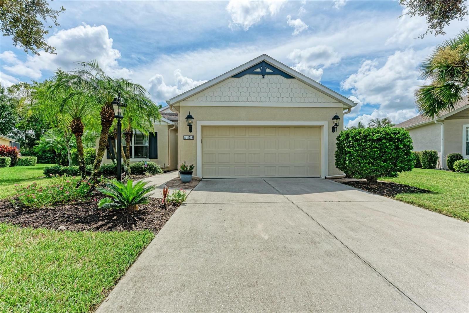 Property Photo: 11735 Fennemore Way FL 34219