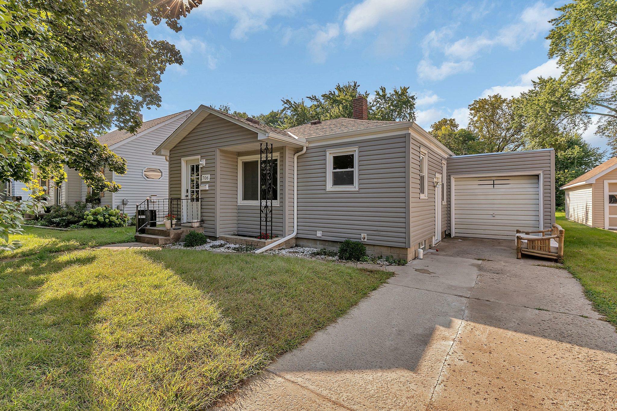 Property Photo:  706 E 3rd Street  MN 55355 