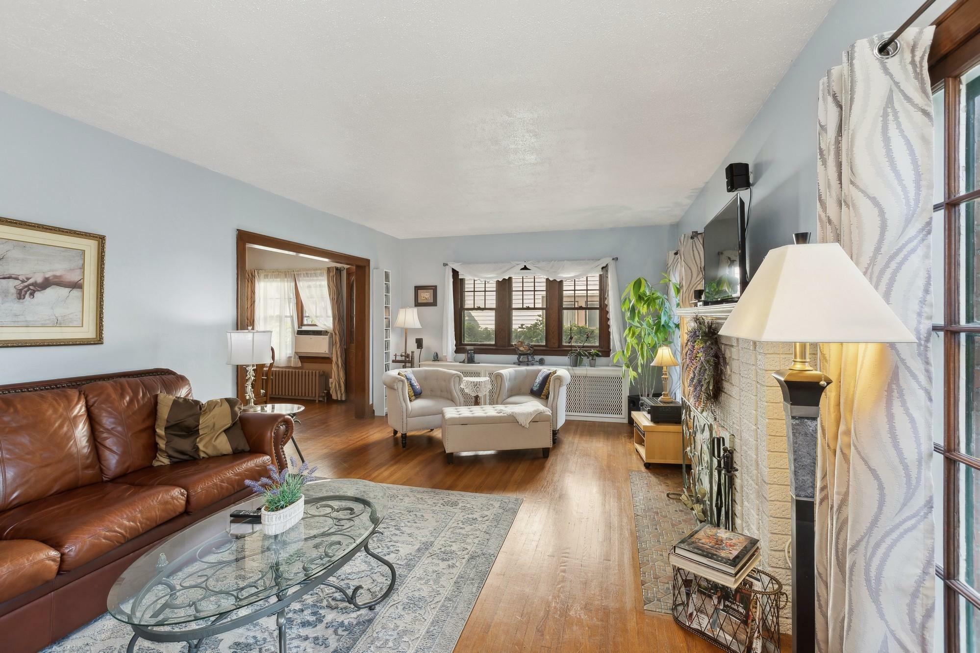 Property Photo:  2116 Xerxes Avenue N  MN 55411 