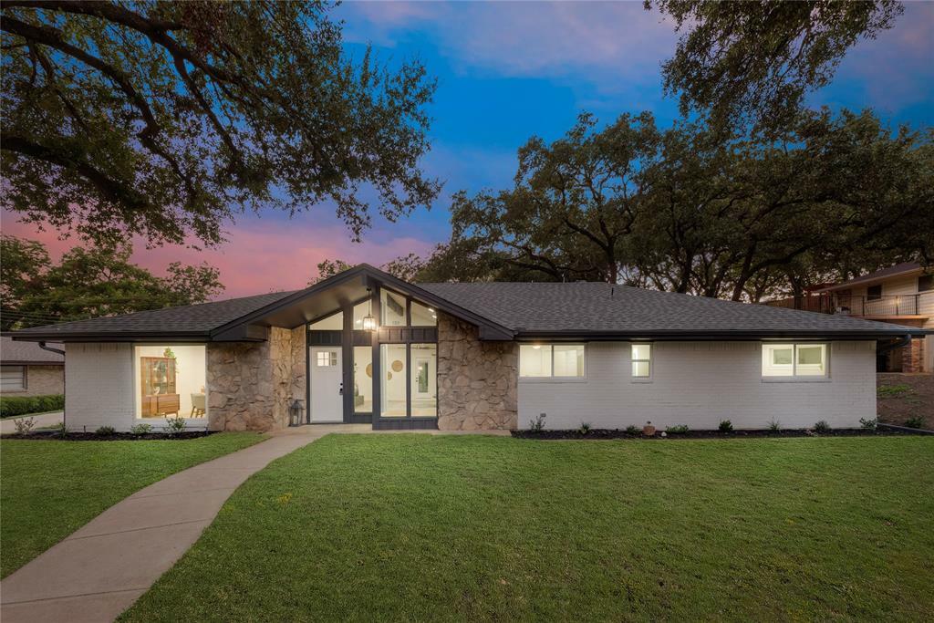 Property Photo:  1202 Springwood Court  TX 76040 