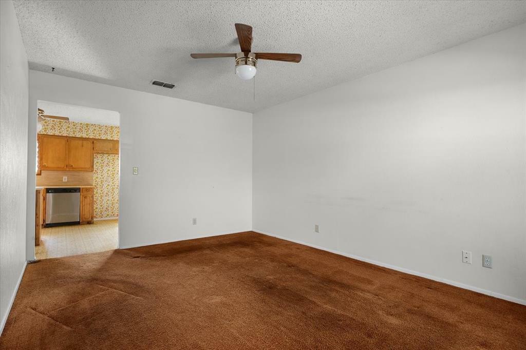 Property Photo:  1705 S Hatcher Street  TX 76234 