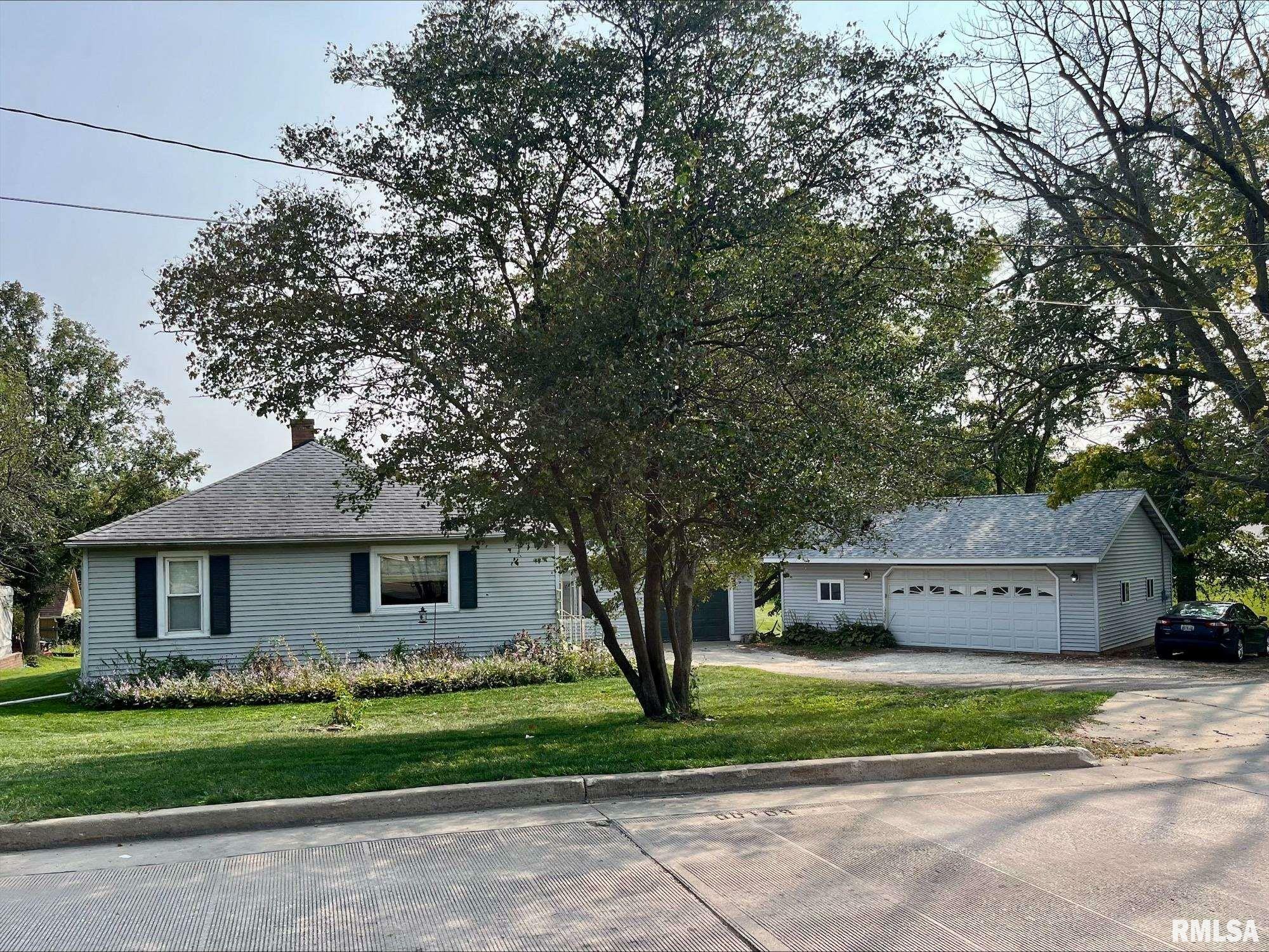 Property Photo:  21 SE 2nd Street  IL 61434 