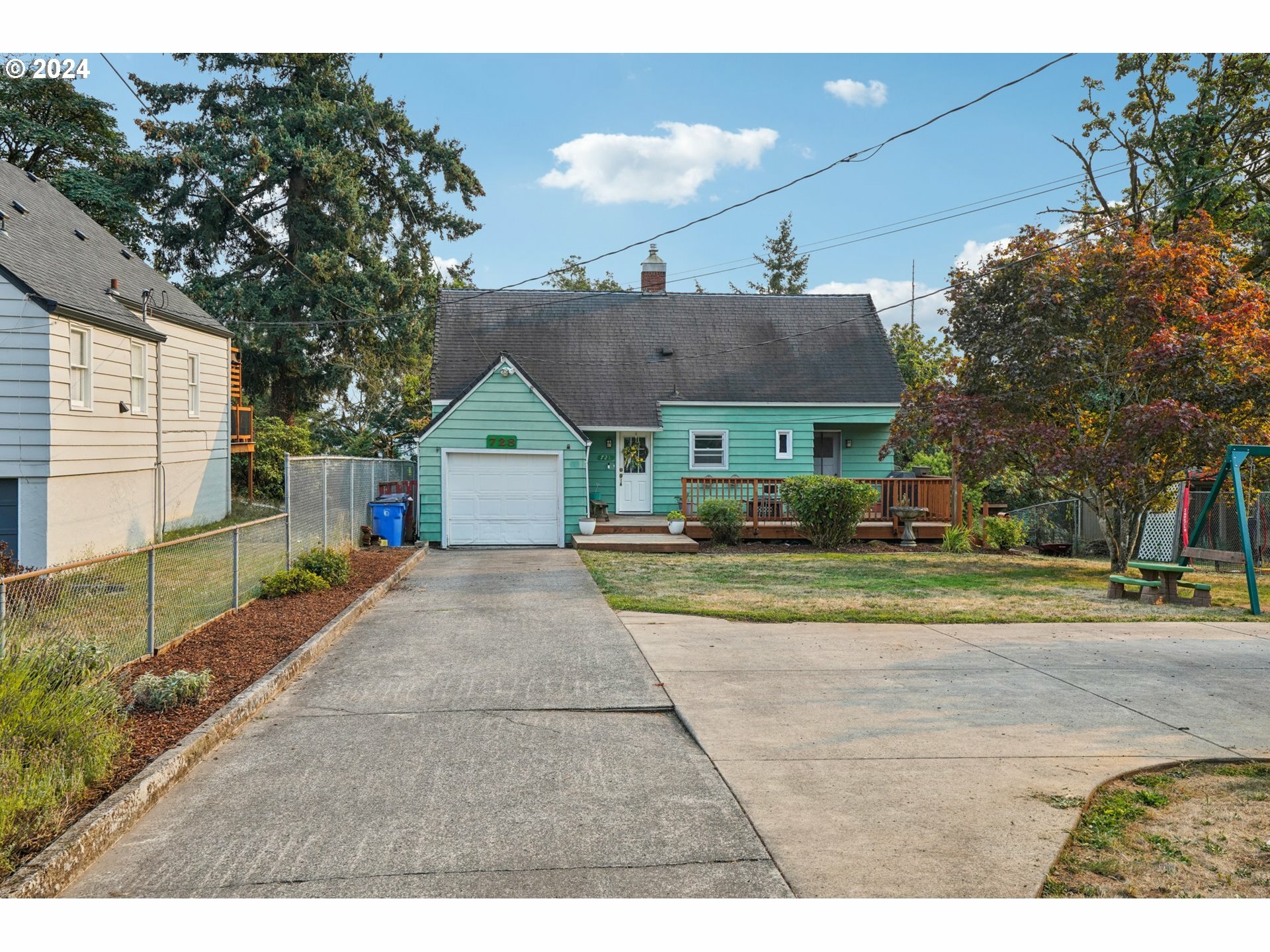 Property Photo:  728 NW 4th Ave  WA 98607 