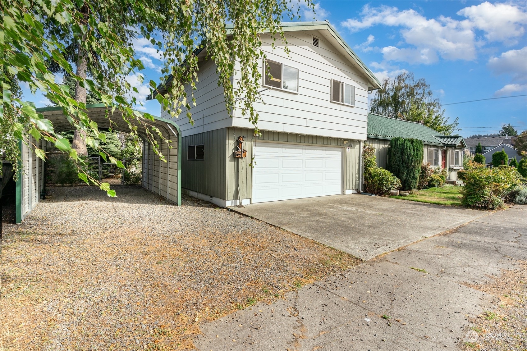 Property Photo:  315 15th Street SE  WA 98372 