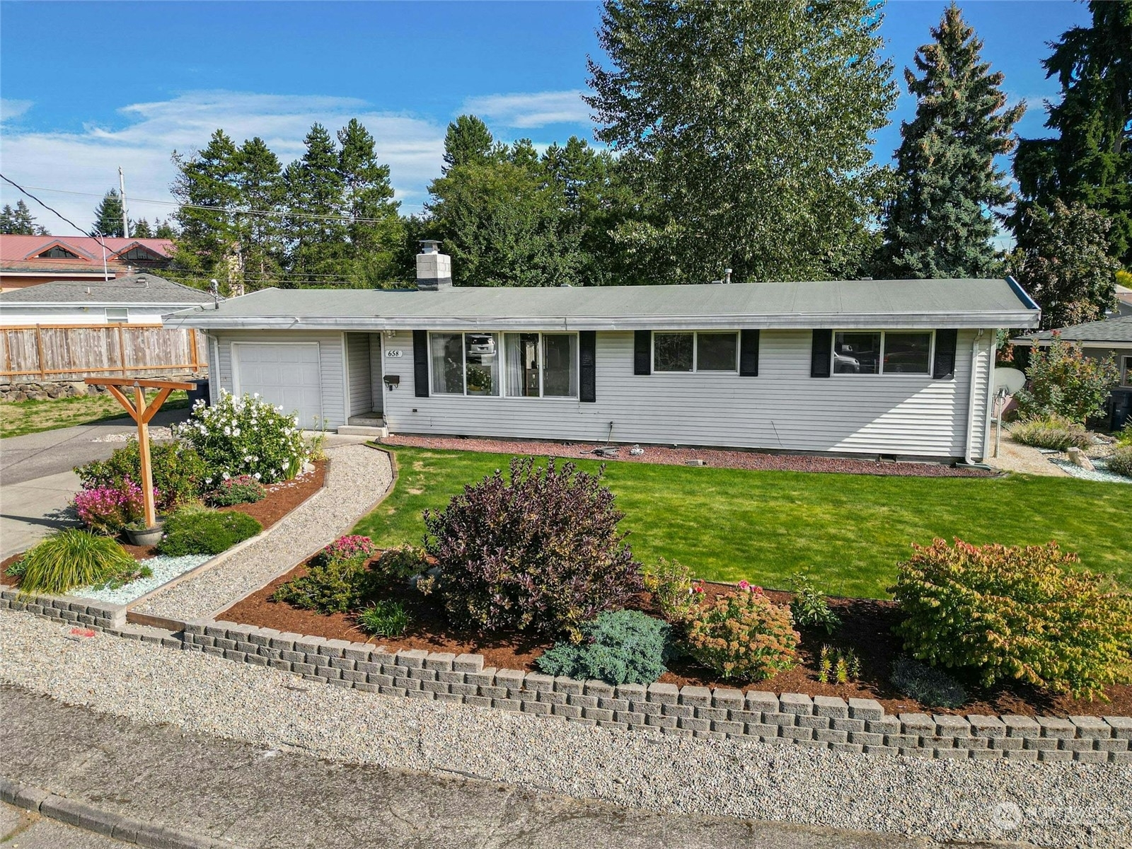 Property Photo:  658 Jefferson Avenue NE  WA 98056 