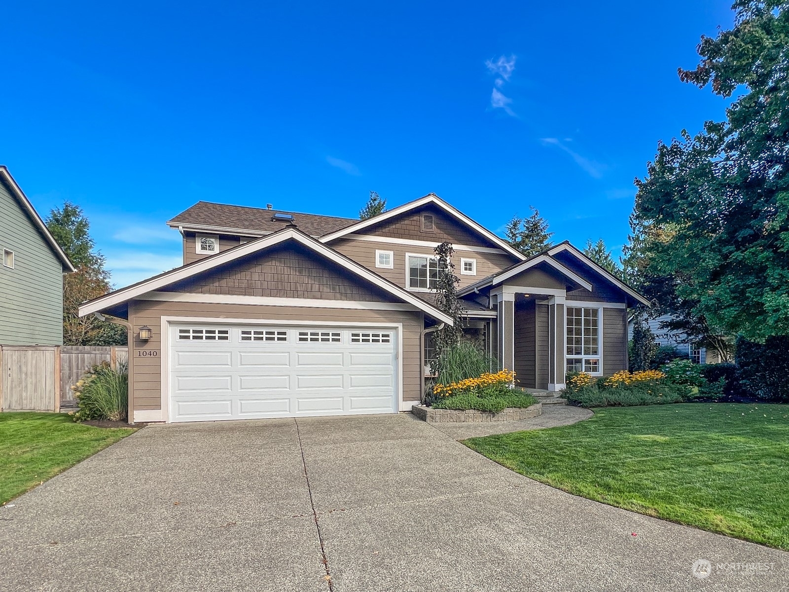 Property Photo:  1040 Mountain View Boulevard SE  WA 98045 