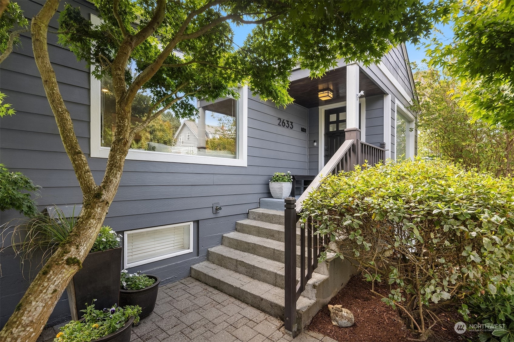 Property Photo:  2633 W Crockett Street  WA 98199 